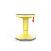 Gele design bureaustoel kruk met handgreep, modern kantoormeubilair op witte achtergrond.