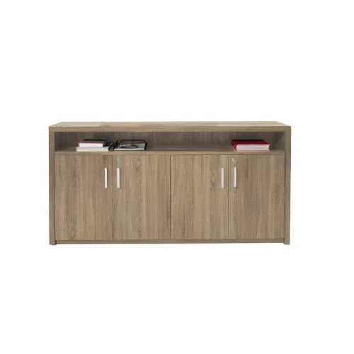 Houten kantoorkast met deuren en open vak, ideaal voor kantooropslag en archief.