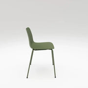 Groene design vergaderstoel met metalen poten, minimalistisch en ideaal voor kantoorinrichting