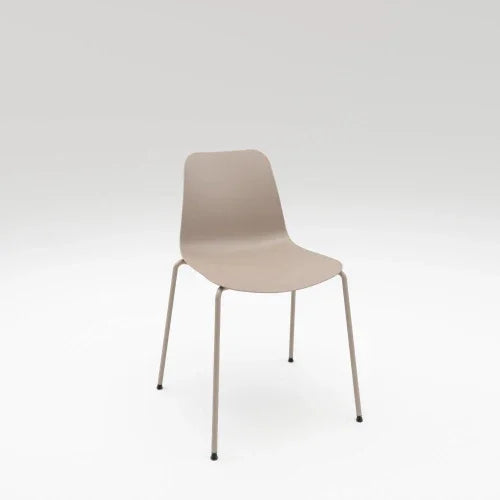 Moderne taupe kunststof vergaderstoel met metalen poten, ideaal voor kantoorinrichting.