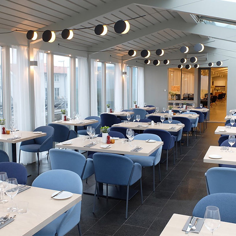 Artifort Andrea stoelen in restaurant, in twee blauwtinten