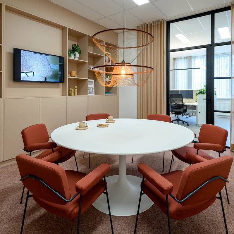 Artifort Clarion tafel en Moulin stoel - KANTOORMEUBELS.ONLINE