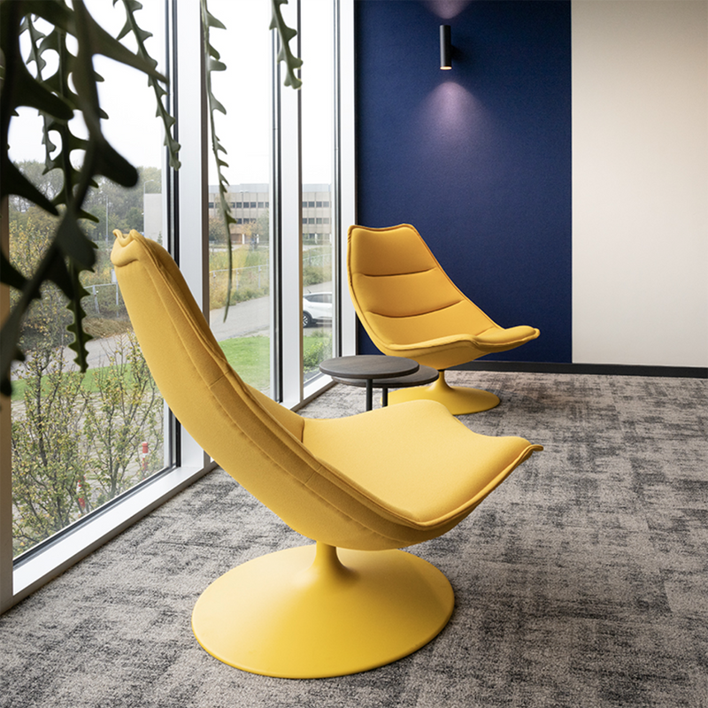 Fauteuil Artifort F584 en F585 met trompetvoet