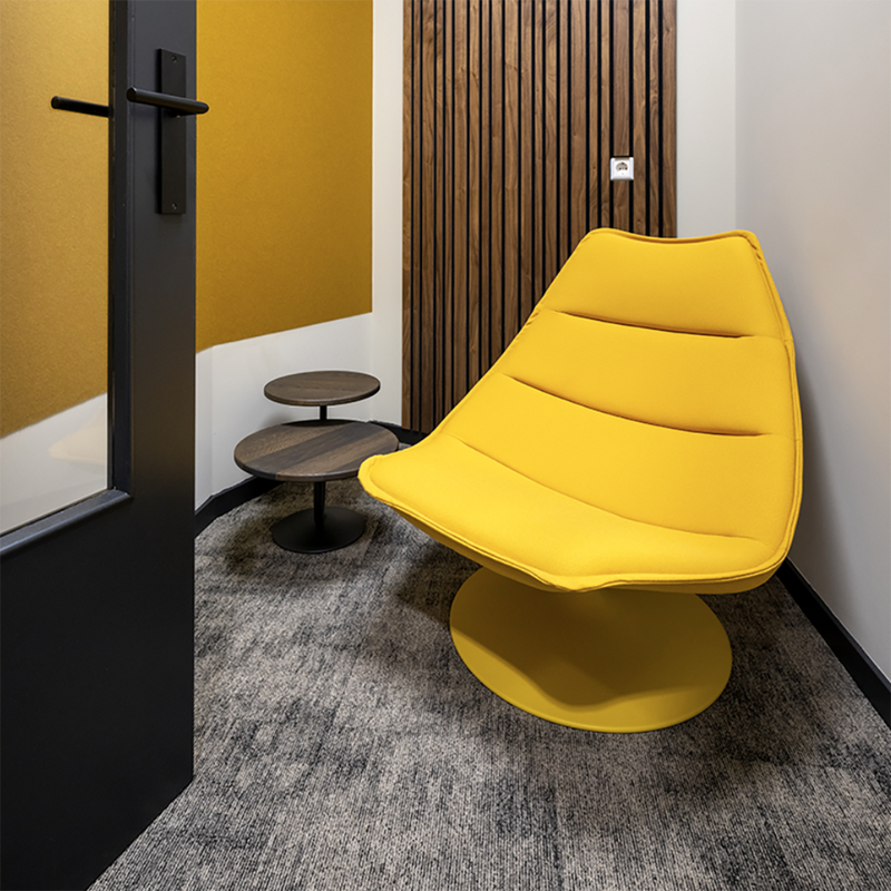 Fauteuil Artifort F584 en F585 met trompetvoet