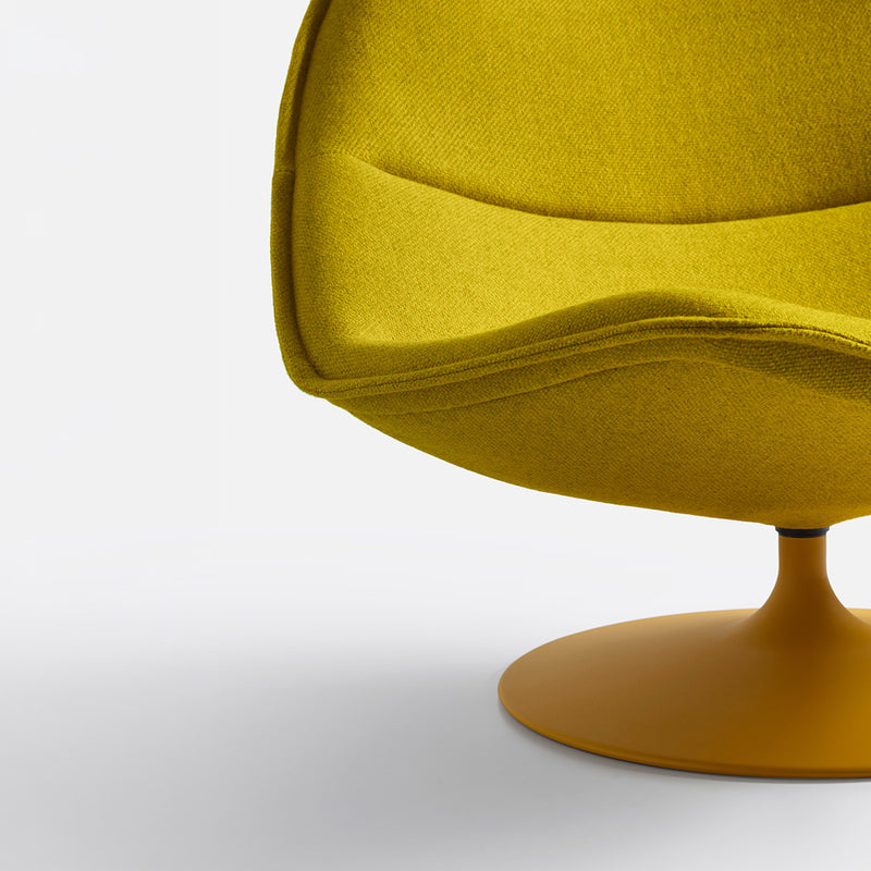 Fauteuil Artifort F584 en F585 met trompetvoet