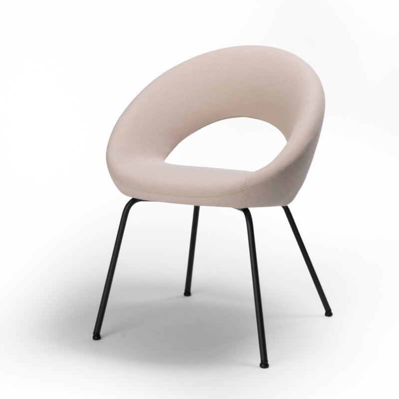 Artifort, Artifort Nina, Nina stoel, René Holten, Artifort stoel, design stoel, vergaderstoel, bezoekersstoel, eetkamerstoel, Nina 4-poot, Nina C, Nina D, Nina kruisvoet, draaibare stoel, stoel retourmechanisme, stoel met wielen, hoogteverstelbare stoel, gestoffeerde stoel, kantoorstoel, projectstoel, hospitality stoel, kantoorinrichting, projectinrichting, Dutch Design