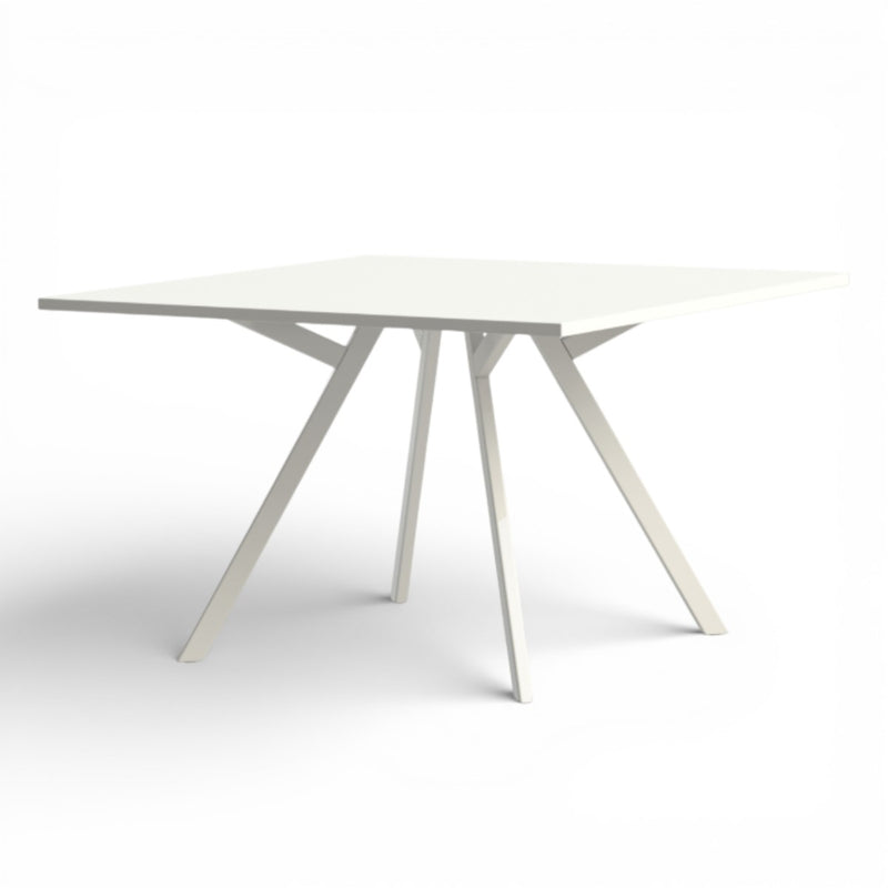 Bride tafel vierkant met wit frame en wit blad