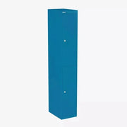 Blauwe lockerkast met twee deuren, ideaal voor kantoor of werkplek op KANTOORMEUBELS.ONLINE