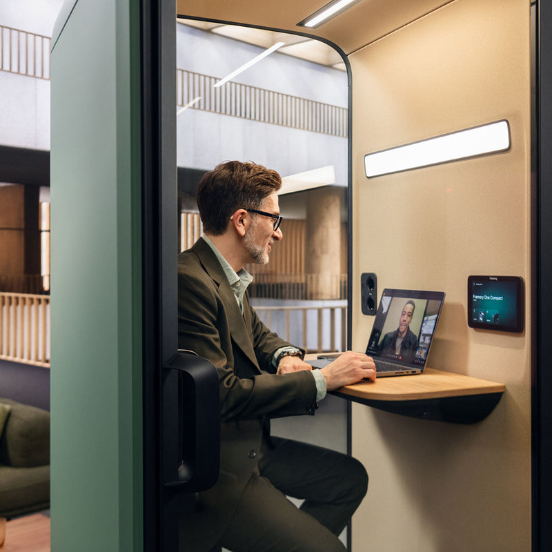 Voer rustig een videoconferentie in de Framery One.