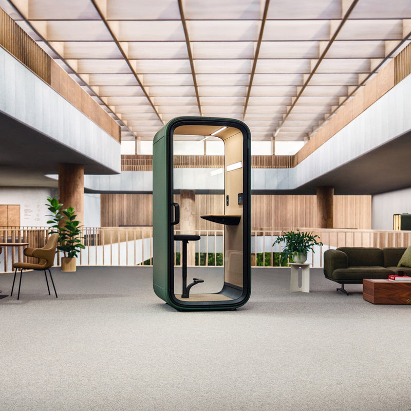 Belcel Framery One, groen, een oase van rust in een moderne open kantoorruimte