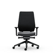 Zwarte ergonomische bureaustoel met wielen, geschikt voor moderne kantoorinrichting.