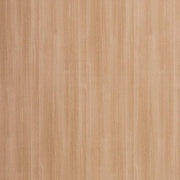 Eiken laminaat vloer, natuurlijke houtlook, passend bij design kantoormeubilair