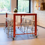 Lande Atelier tafel met hoge Spinner krukken