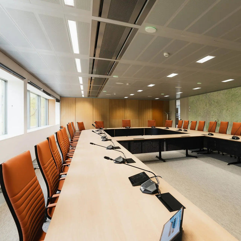 Lange vergadertafel Lande Casus