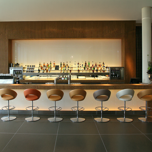 Nina barstoelen in diverse kleuren, met verchroomd frame