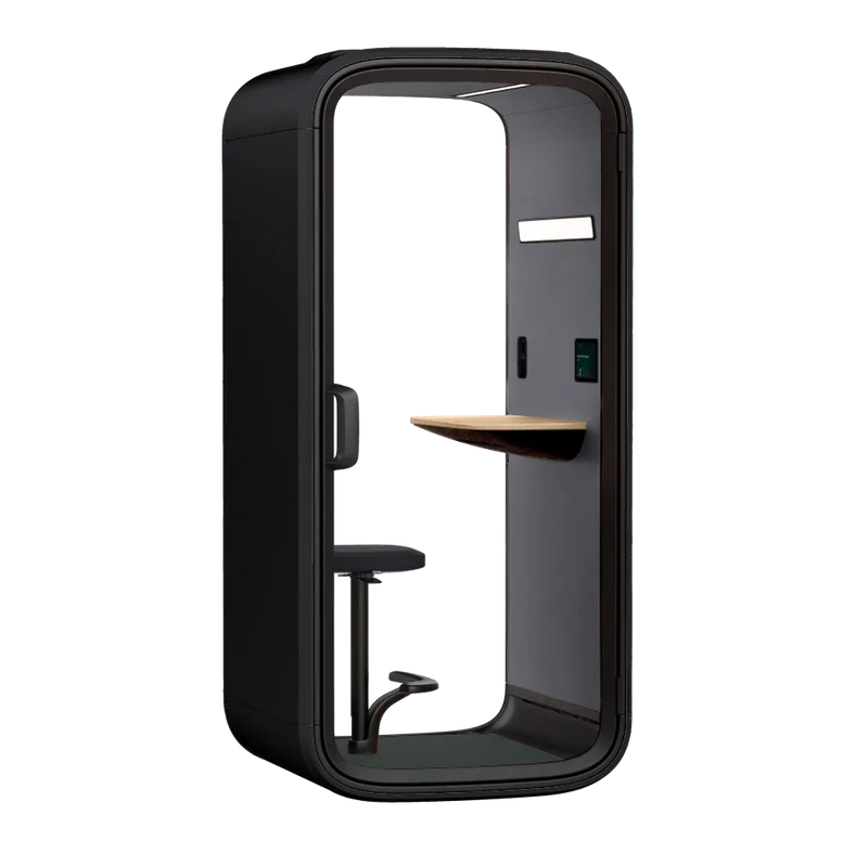 Zwarte akoestische werkpod met bureau en kruk voor kantoor of thuiswerkplek