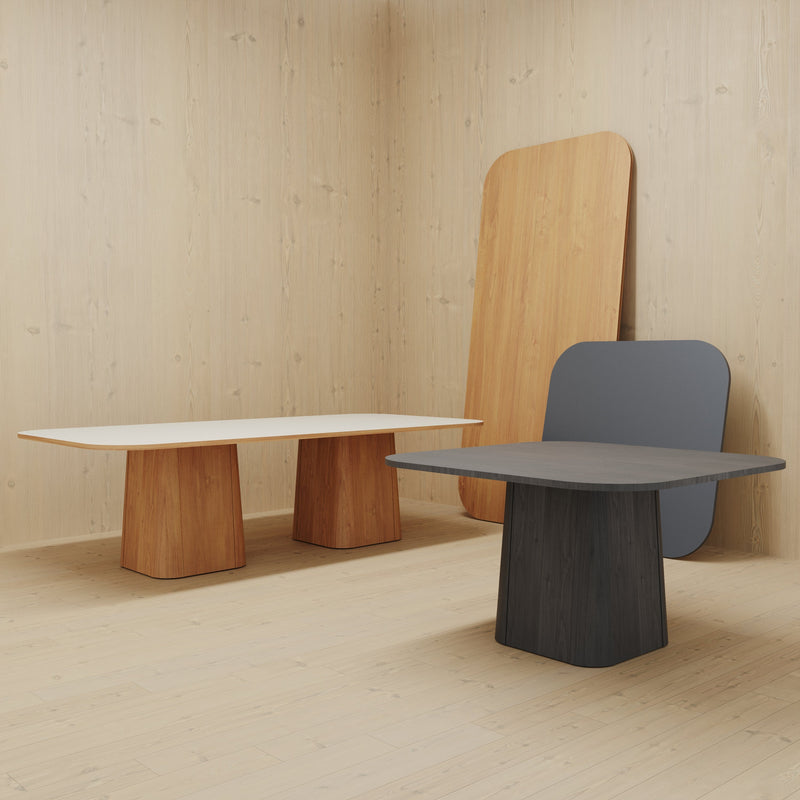 Design vergadertafels en tafelbladen in hout, moderne kantoorinrichting, lichte ruimte