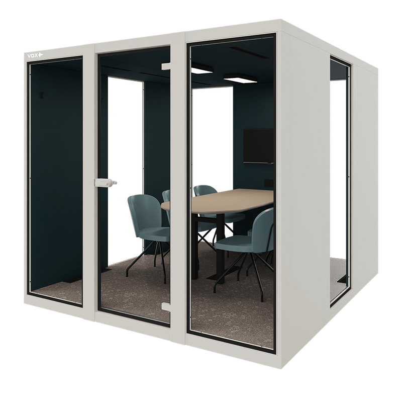 Akoestische vergaderpod met glazen wanden, moderne vergaderstoelen en tafel, kantoorinrichting