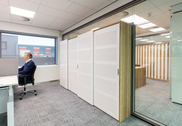 Voortman, Sound and Vision, Sound & Vision, akoestische kast, schuifdeurkast, ruimteverdeler, opbergkast kantoor, akoestische ruimteverdeler, archiefkast, plantenbak kast, stalen kast, houtdecor kast, softclose kast, kantoorinrichting, projectinrichting