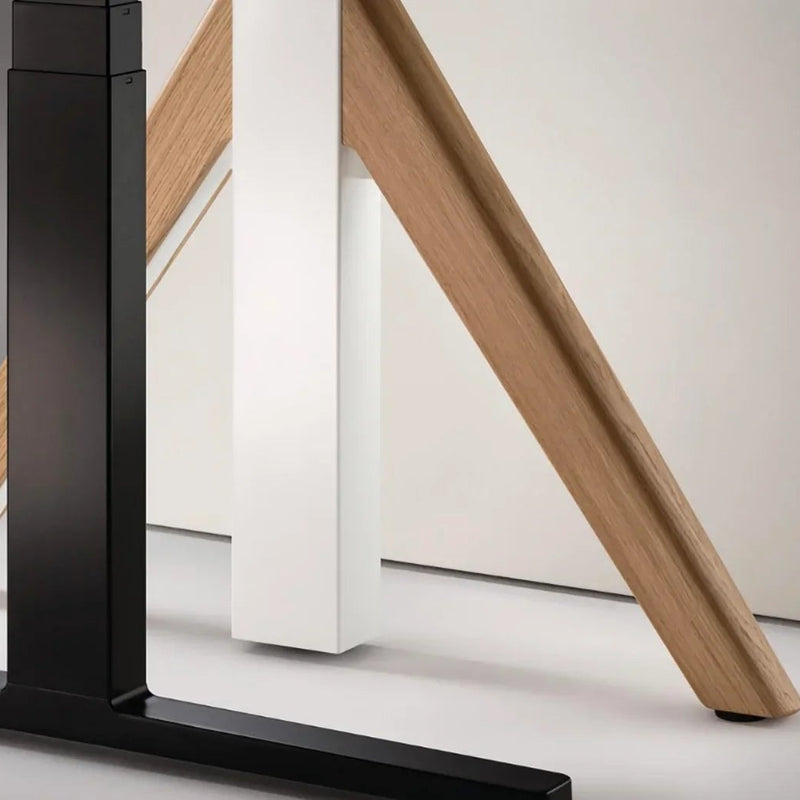 Detail van design kantoortafelpoten in zwart metaal en hout, modern kantoormeubilair