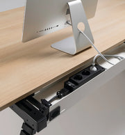 Modern bureau met eiken blad, kabelmanagement en stroomvoorziening, kantoormeubilair