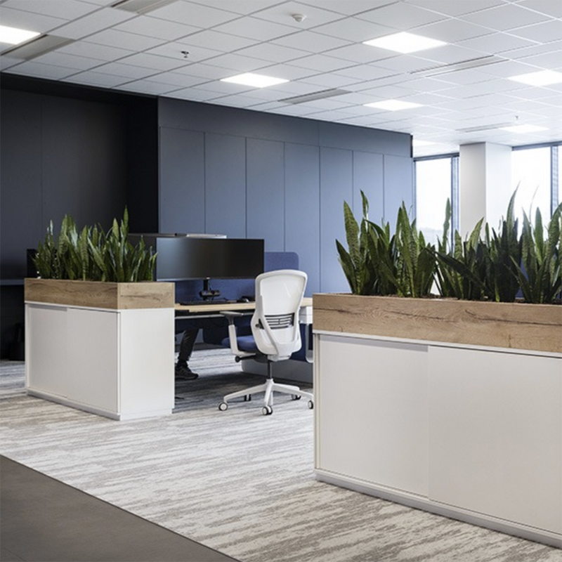 Wini schuifdeurkasten met plantenbakken, als afscheiding van werkplekken.