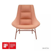 Design lounge fauteuil ZANTE in zalmroze stof, moderne kantoorstoel, Design Award 2023 voor kantoormeubilair 
