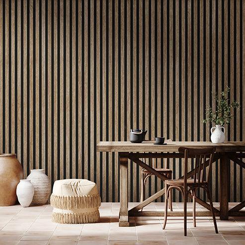 Akoestische PET-vilt lattenwand houtlook met design tafel en stoelen in kantoorinrichting