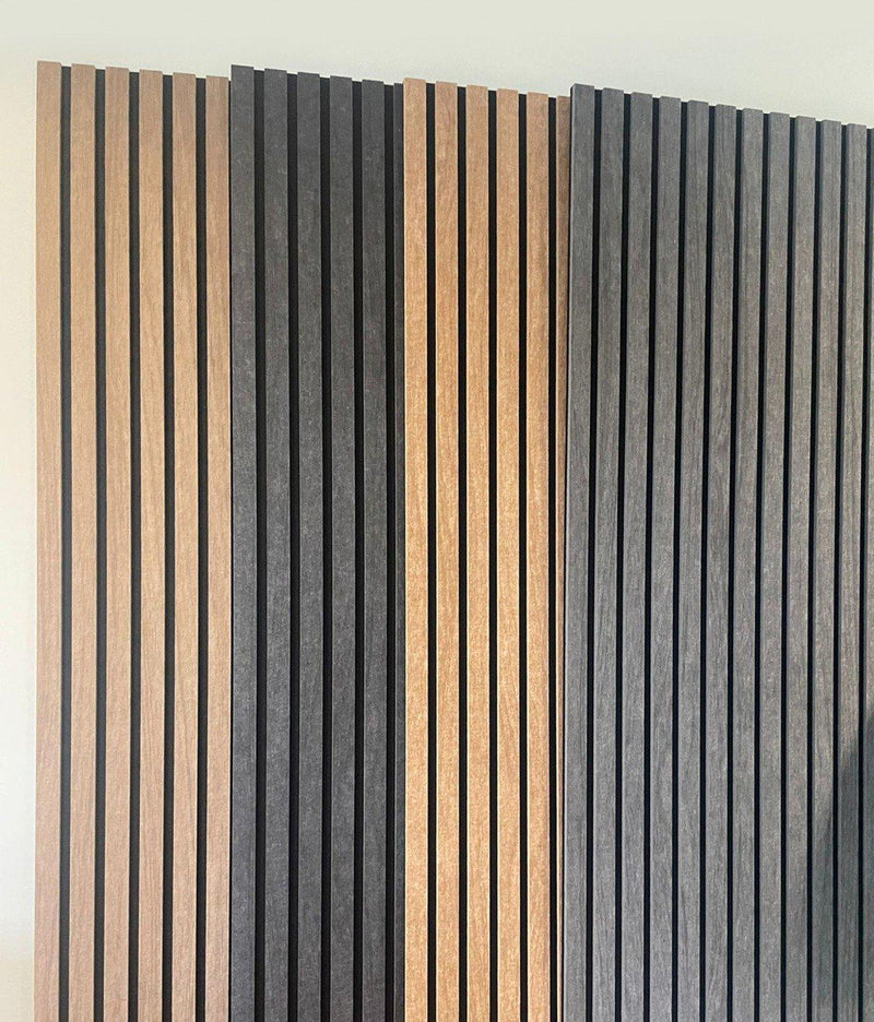 Akoestisch pet vilt lattenwand in houtlook voor kantoor, moderne wandoplossing