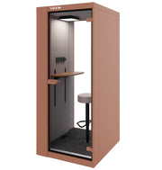 Akoestische belcel voor 1 persoon met bureau en kruk, moderne kantoormeubels online.