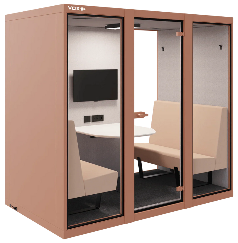 Akoestische vergaderplek voor 4 personen met banken en scherm, design kantoormeubilair