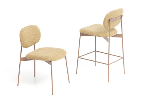 Design bureaustoel en barkruk met beige bekleding en metalen poten, kantoormeubilair