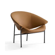 Luxe design fauteuil van Artifort in bruin leer met zwart metalen frame, ideaal voor kantoor