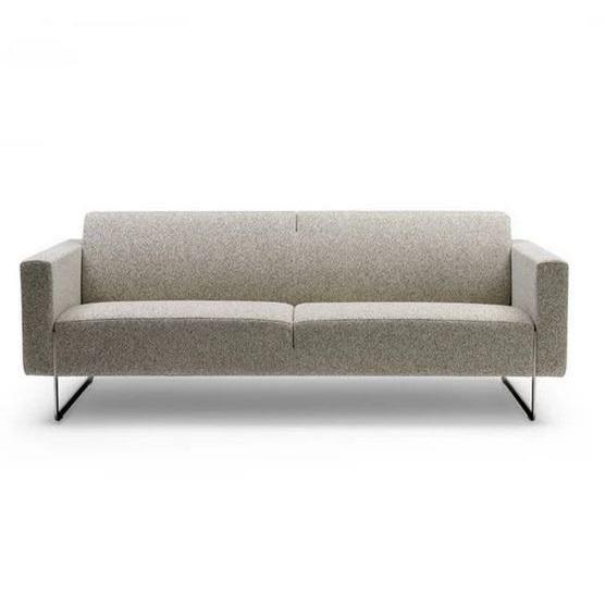 Design kantoorbank Artifort Mare FC in lichtgrijze stof met strakke armleuningen, kantoormeubilair