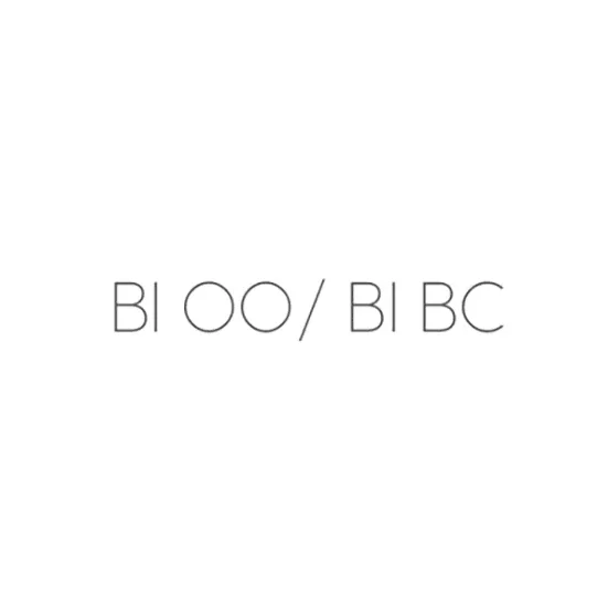 Minimalistische tekstafbeelding met de code BI 00/BI BC op witte achtergrond, kantoormeubilair design