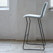 Design barkruk Quin met stoffen zitting en metalen onderstel, kantoormeubilair