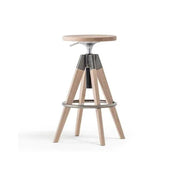 Design barkruk Pedrali Arki met gaslift en houten poten voor kantoorinrichting