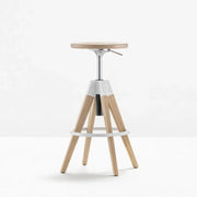 Design barkruk Pedrali Arki met gaslift, houten poten, voor moderne kantoorinrichting