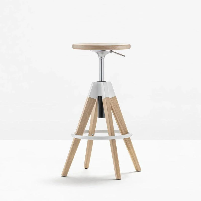 Design barkruk Pedrali Arki met gaslift, houten poten, voor moderne kantoorinrichting