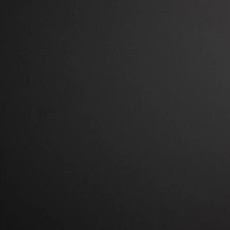 Mat zwarte tafelblad van een bijzettafel, kantoormeubilair detail, modern design