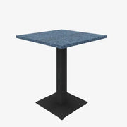 Vierkante bistrotafel met denim-look tafelblad en zwart metalen poot, design kantoormeubilair