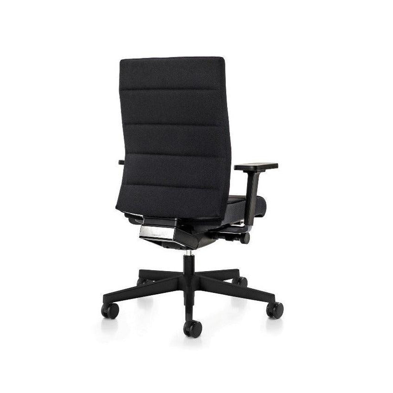 Interstuhl bureaustoel zwart, ergonomisch design met hoge rugleuning, kantoormeubilair