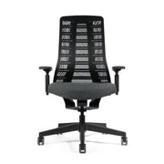 Zwarte ergonomische bureaustoel Interstuhl PURE PU213 met gaasrugleuning en verstelbare armleuningen