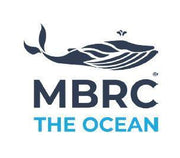 Logo van MBRC The Ocean met blauwe walvis illustratie, oceaanbescherming