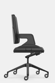 Zwarte design bureaustoel Interstuhl Silver, ergonomisch, op wielen, voor kantoorinrichting.