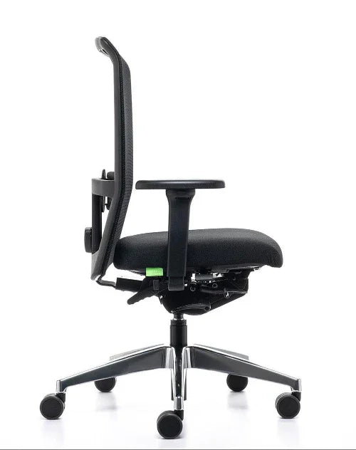 Zwarte ergonomische bureaustoel met verstelbare armleuningen, kantoormeubilair design