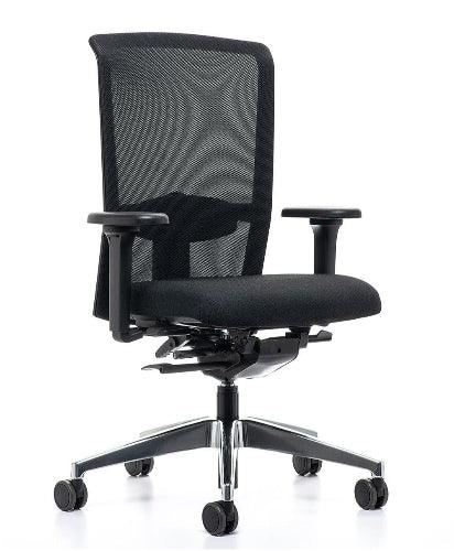 Zwarte ergonomische bureaustoel met mesh rugleuning en verstelbare armleuningen