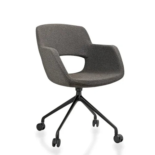Moderne bureaustoel met grijze stoffering en zwarte wielen, kantoormeubilair design