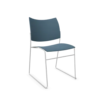 Casala Curvy moderne stapelbare vergaderstoel met blauw zitvlak en metalen frame, kantoormeubilair
