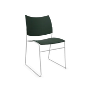 Moderne design vergaderstoel met metalen slede frame en groene zitting, kantoormeubilair
